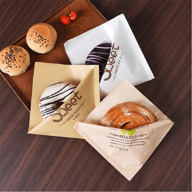 Túi giấy hình vuông thiết kế đầy tinh tế là sự lựa chọn hoàn hảo cho những chiếc bánh donut ngọt ngào.